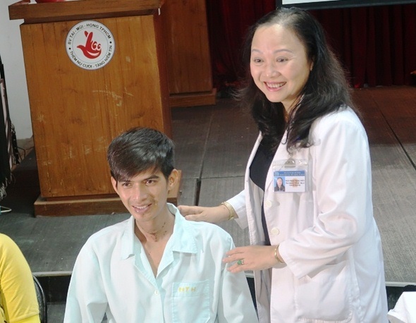 Chang trai Campuchia bi seo khi quan den Sai Gon tim lai giong noi hinh anh