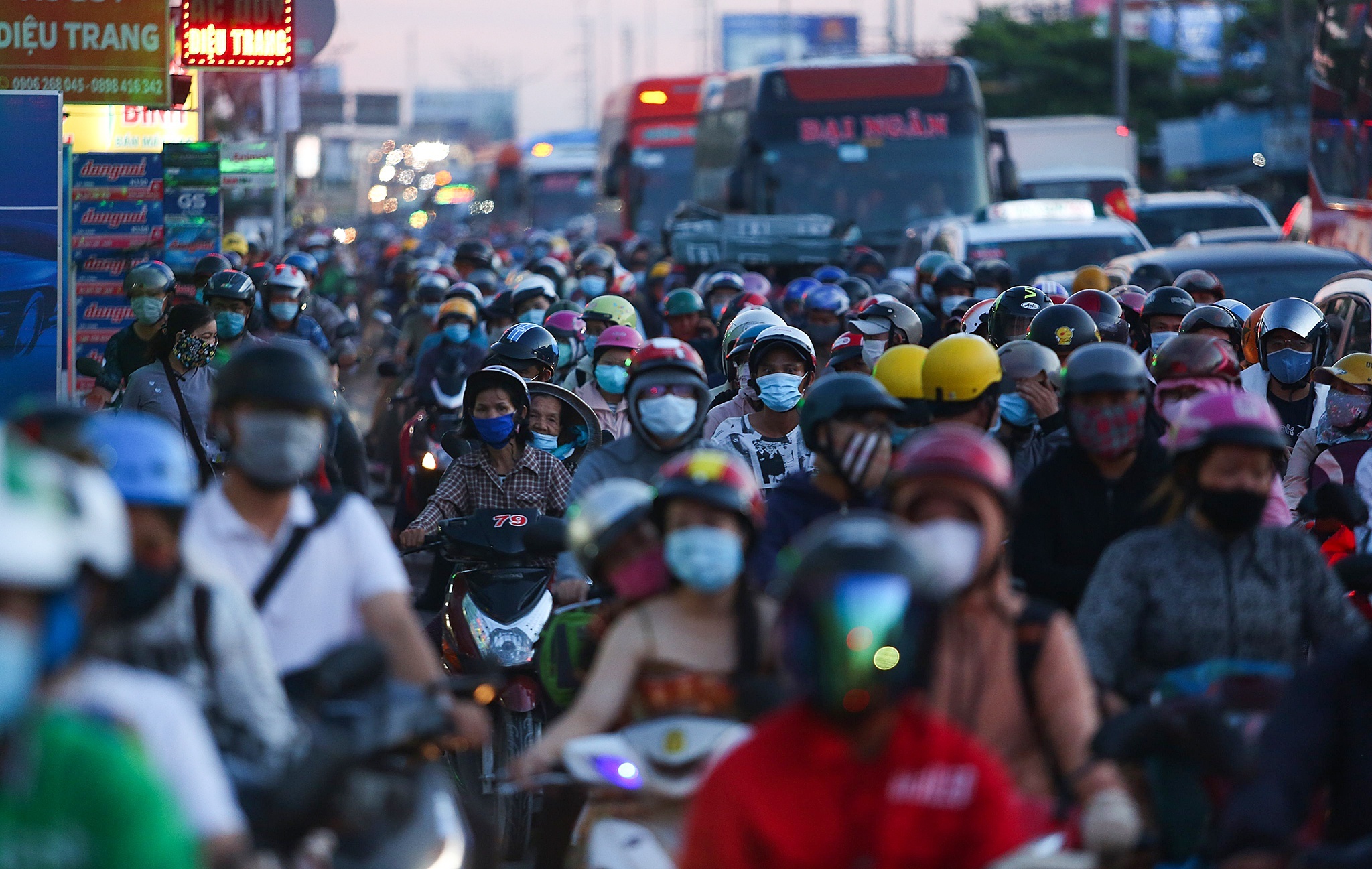 Hon 3.000 nguoi chet vi tai nan giao thong trong 6 thang hinh anh