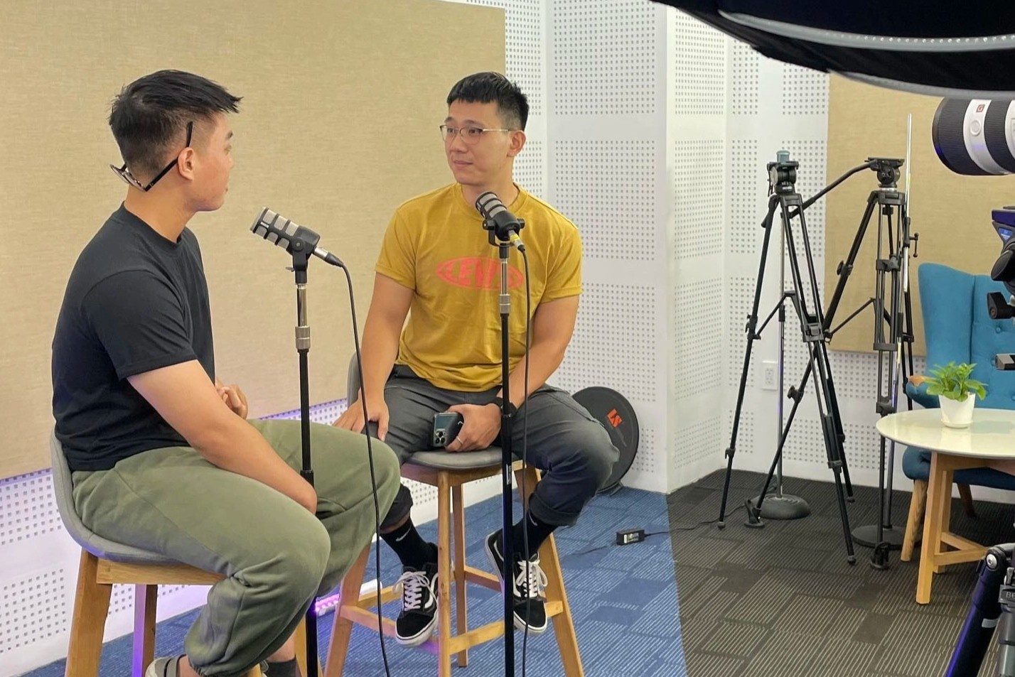 Zing tuyen dung nguoi dan video Podcast hinh anh