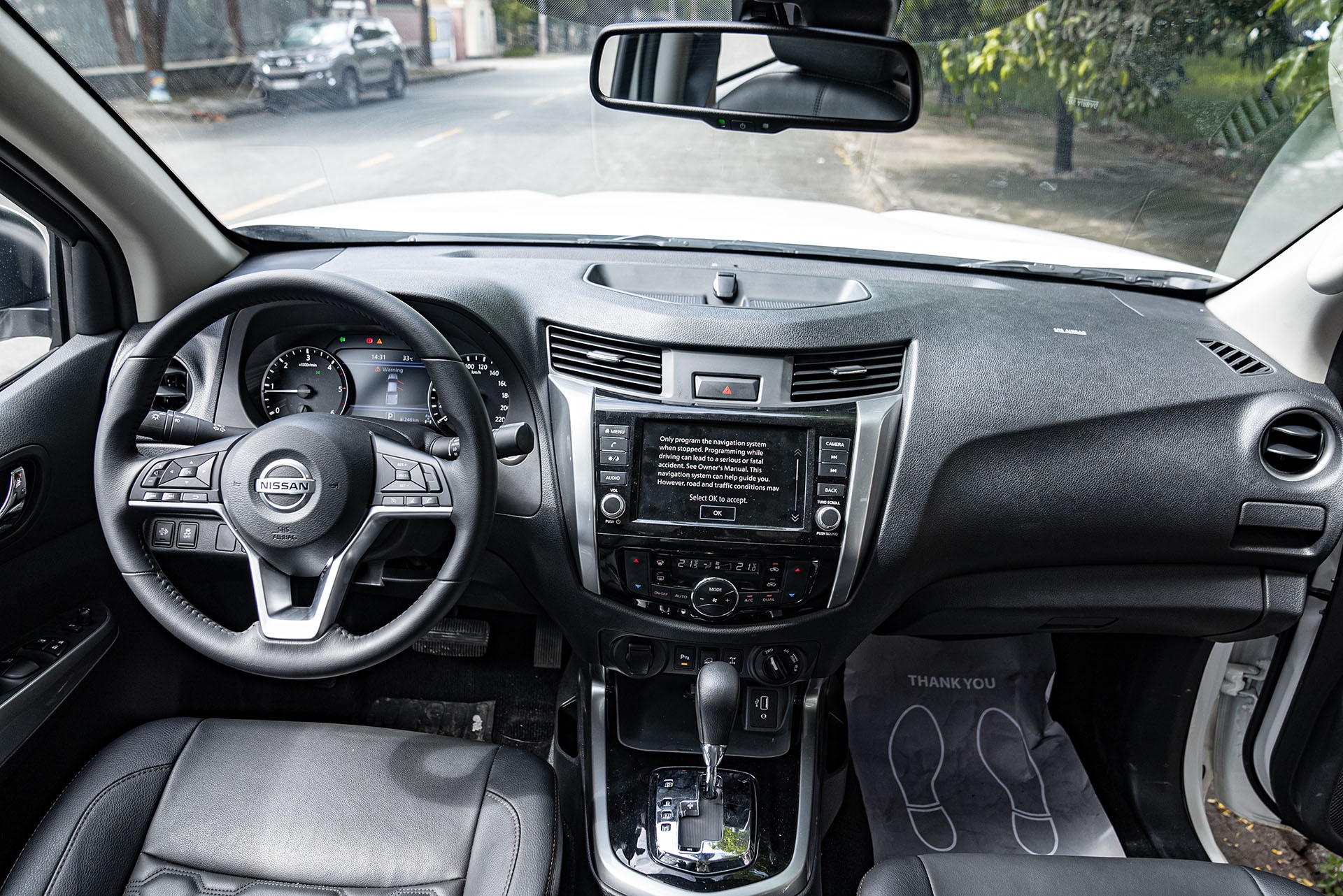 Đánh giá Nissan Navara 2022 ảnh 15 Danh gia Nissan Navara 2022 anh 15