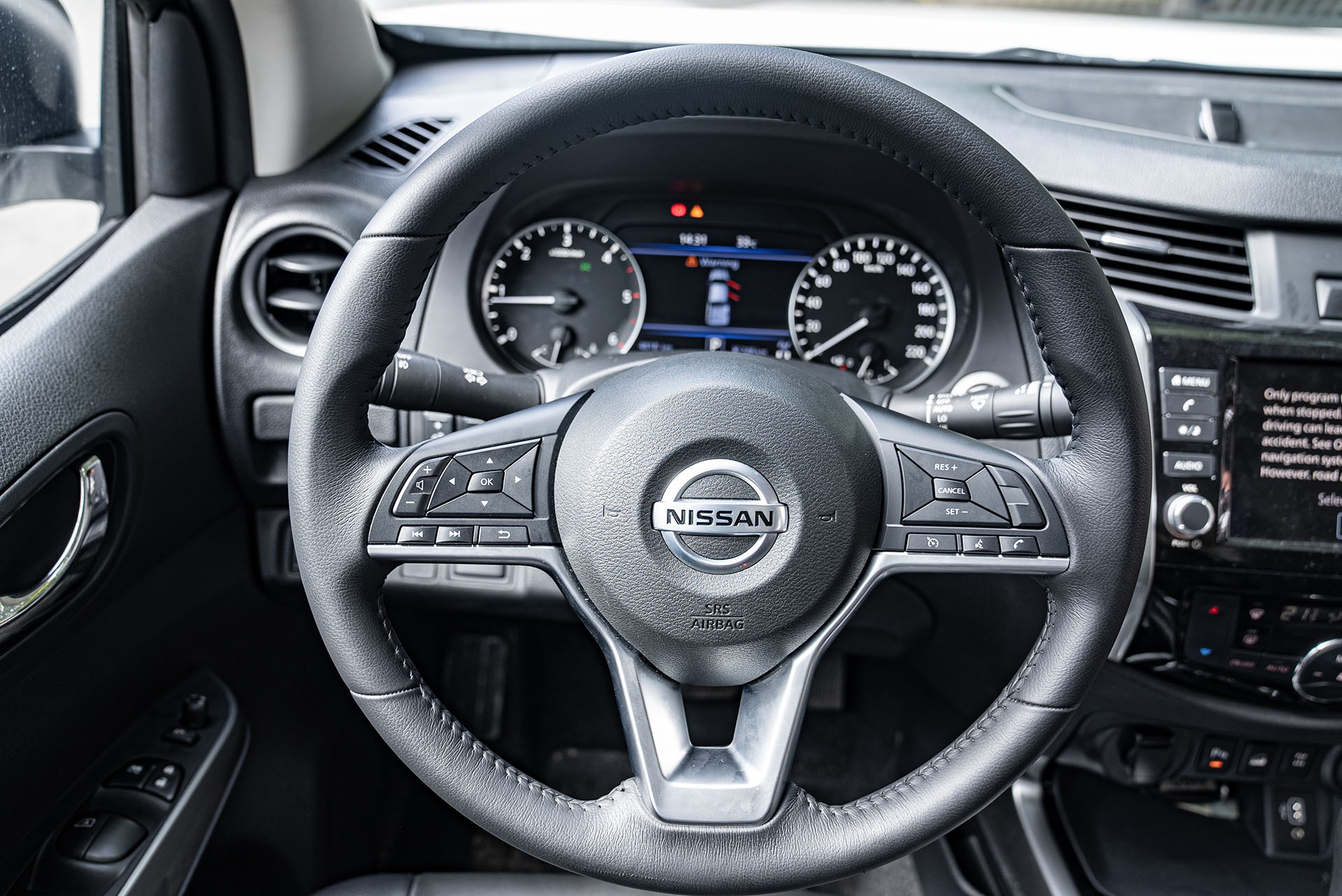 Đánh giá Nissan Navara 2022 ảnh 13 Danh gia Nissan Navara 2022 anh 13