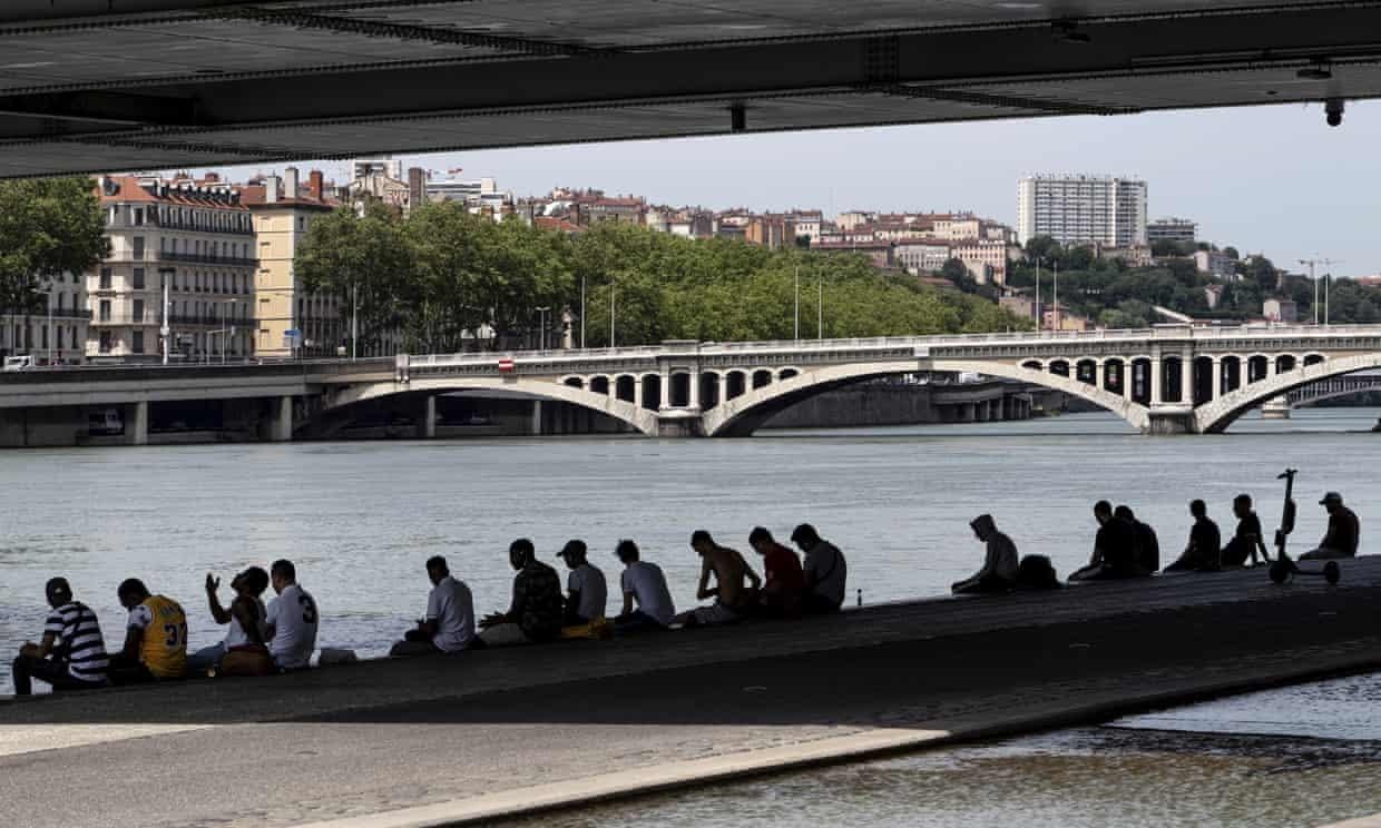 Nong ky luc o Phap, nhiet do vuot muc tham hoa chet nguoi hinh anh