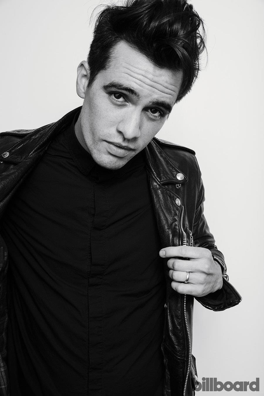 Brendon Urie đóng MV me ảnh 2 Brendon Urie dong MV me anh 2