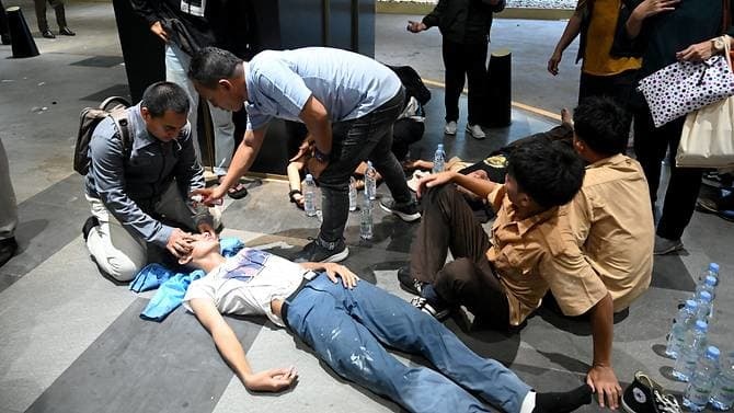 bieu tinh,  indonesia,  sex law,  widodo,  luat hinh su anh 4