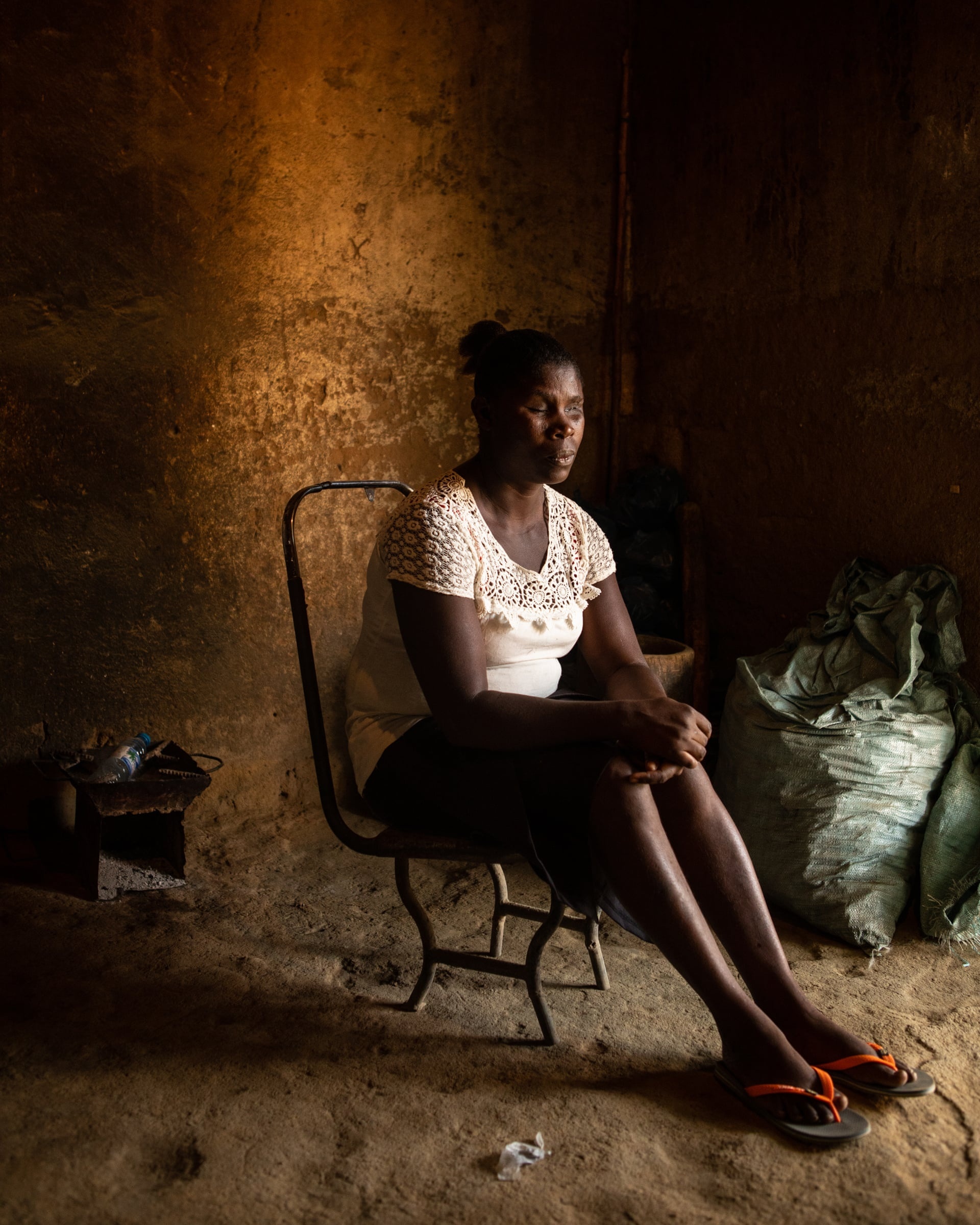 bom min,  tan du chien tranh,  no,  angola,  chau phi,  nu quyen anh 6