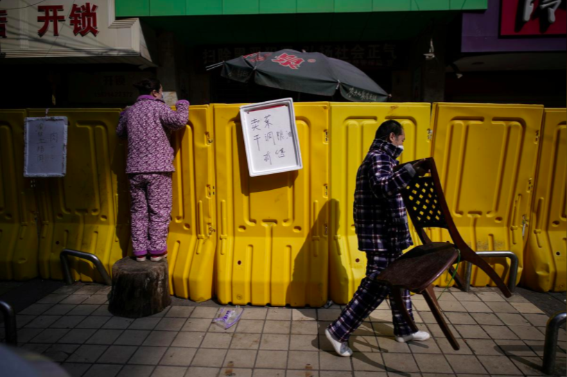 Nhung tieng ho lon vuot rao phong toa o Vu Han truoc gio G hinh anh