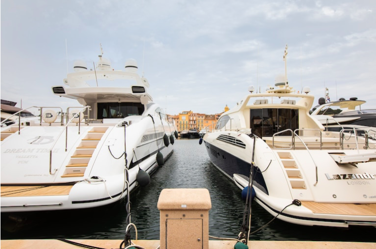 ‘Can cu bi mat’ tron dich cua gioi sieu giau gay phan no o Phap hinh anh