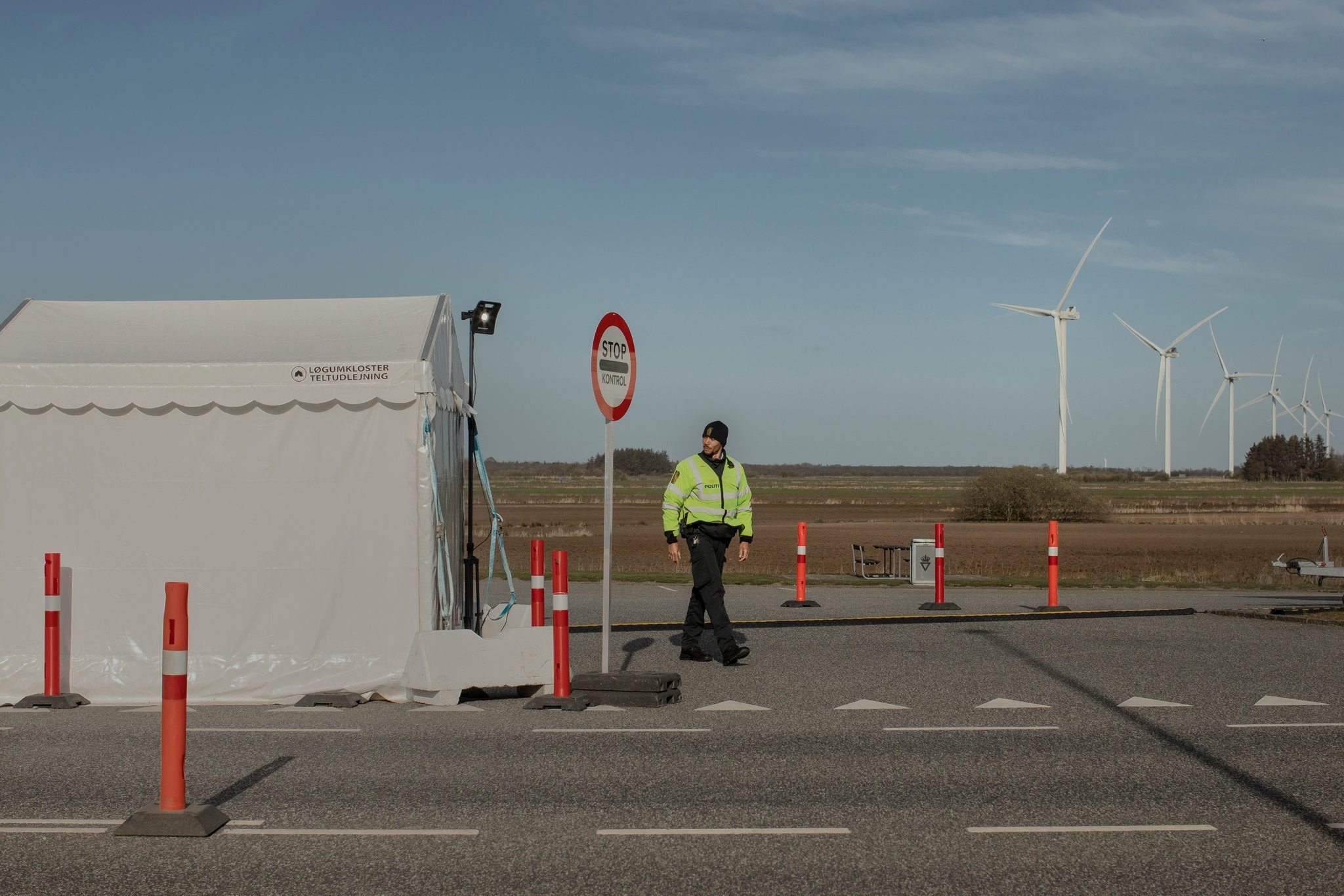 tinh gia,  nguoi gia,  u80,  covid 19,  virus corona,  tinh yeu,  dich benh,  chau au,  duc,  dan mach,  bien gioi dong cua,  phong toa anh 3