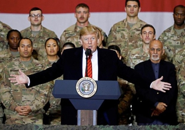 TT Trump trung phat nhan vien Toa an Hinh su Quoc te hinh anh