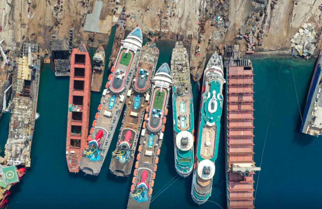 Hang loat du thuyen bi pha do vi Covid-19 hinh anh