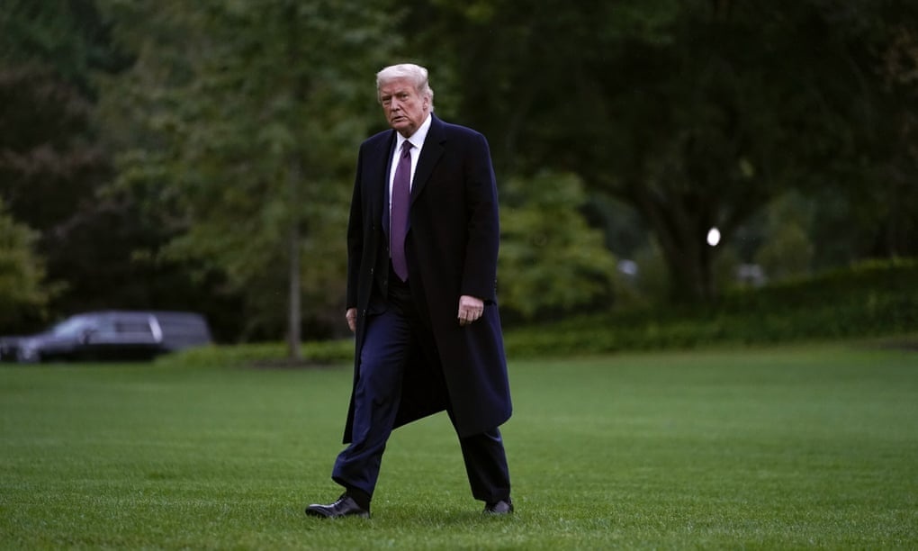 Biet co van mac Covid-19, ong Trump van den san golf du su kien hinh anh