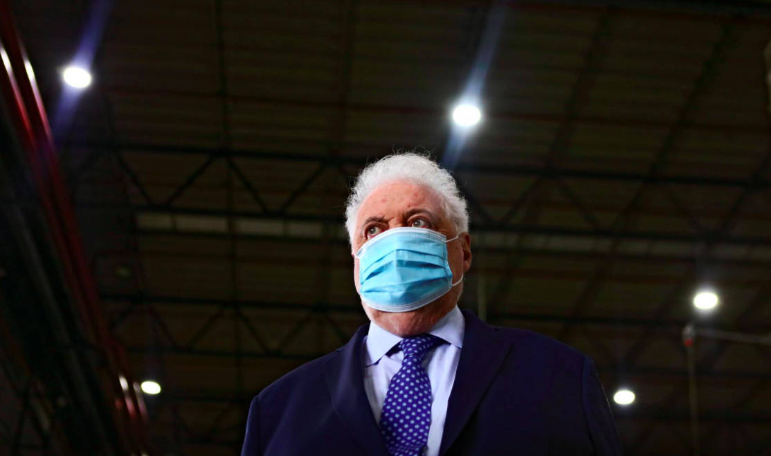 Bo truong Y te Argentina tu chuc sau be boi vaccine Covid-19 hinh anh