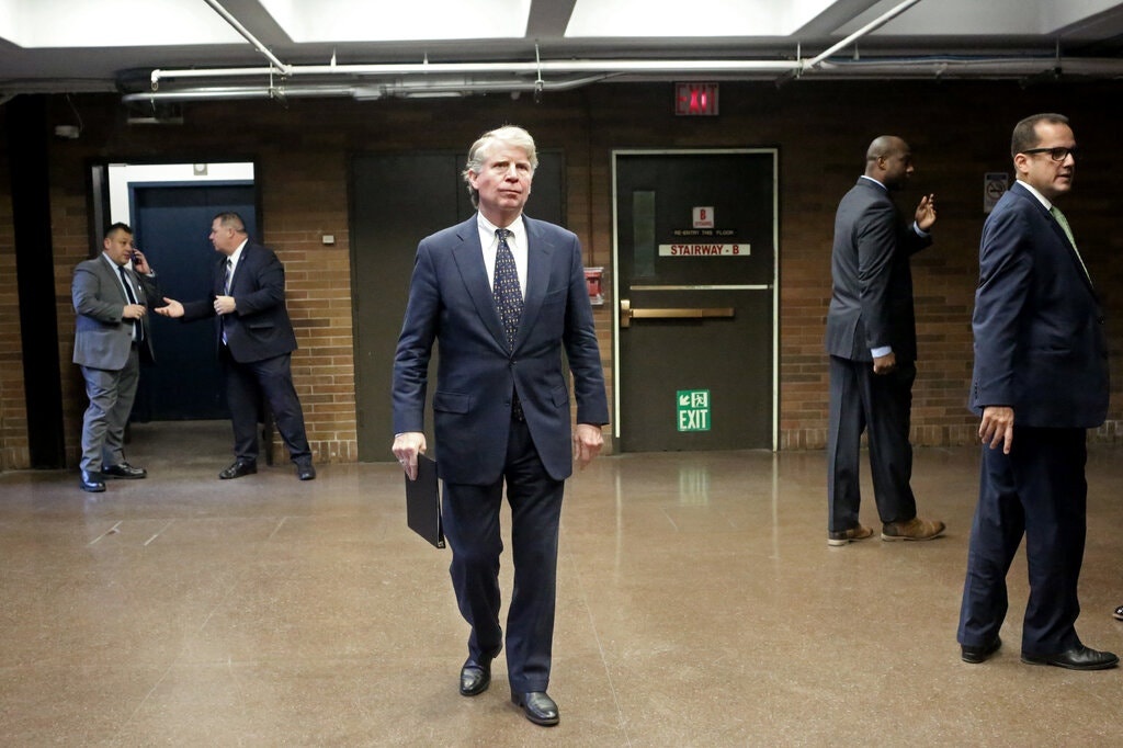 cong to vien manhattan,  truy to Trump anh 1