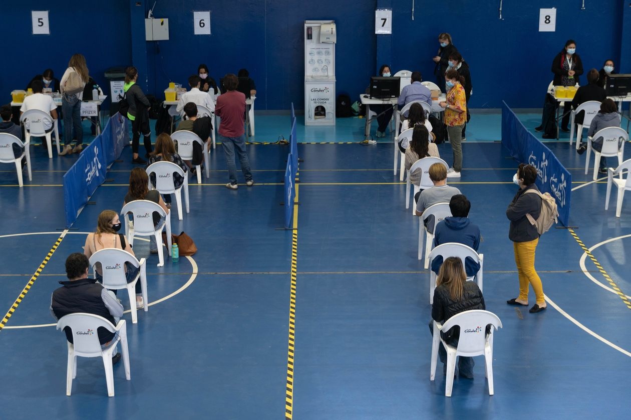 chile phong toa,  vaccine trung quoc hieu qua thap anh 3