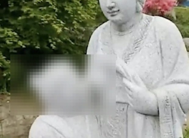 Buc tuong ve me chong va nang dau gay phan no o Trung Quoc hinh anh