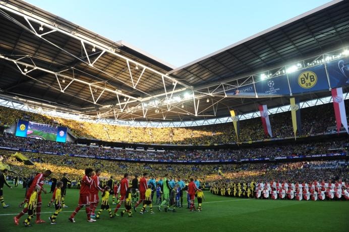 Trên khán đài sân Ánh Sáng, các cổ động viên Việt Nam sẽ được hòa mình vào bầu không khí bóng đá sôi động mà họ chưa từng tận hưởng.