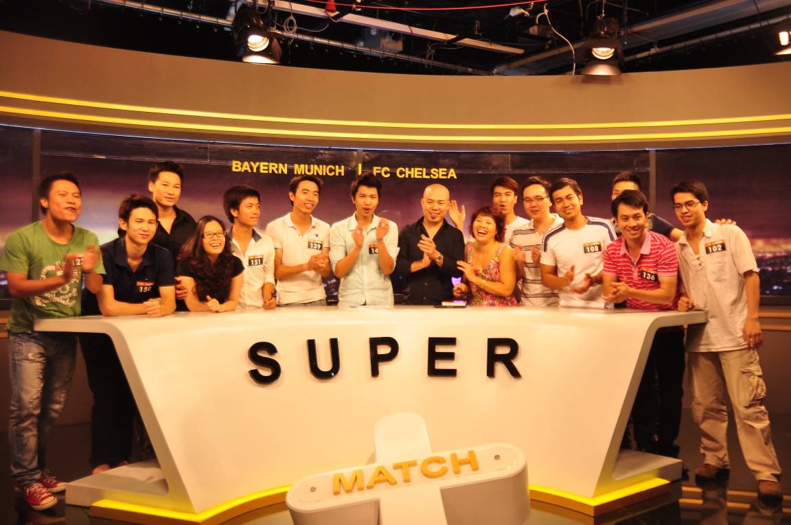 Nhiều BLV trẻ đam mê với trái bóng tròn.