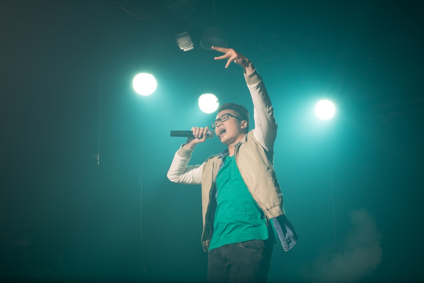  Karik đã phải vượt qua không ít áp lực từ nhiều phía để được đứng trên sân khấu hát rap.