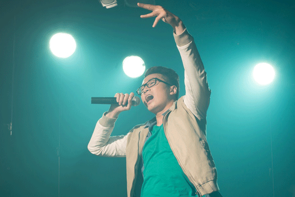 Karik - chang trai tao con sot 'Cu la chinh minh' hinh anh