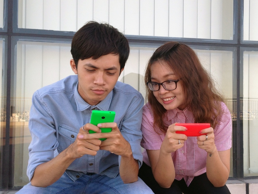 Theo Hồng Đăng và Trúc Quỳnh, giá mềm với những tiện ích phong phú là điều khiến họ hài lòng khi chọn mua Nokia X.