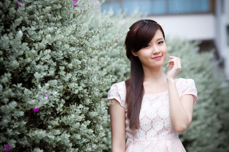 Midu gây ấn tượng bởi vẻ đẹp dịu dàng, trong sáng.