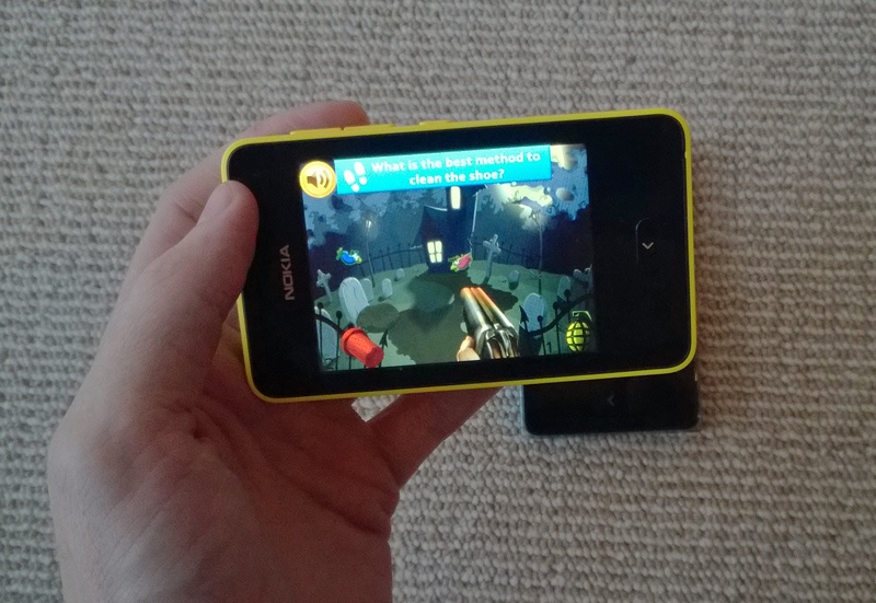 Angry Zombie Bird là một game được rất nhiều tín đồ Nokia Asha yêu thích.