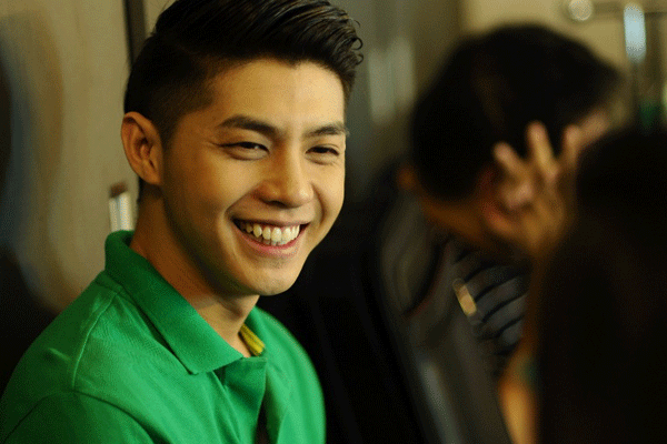 3 thoi quen khi dung di dong cua Noo Phuoc Thinh hinh anh