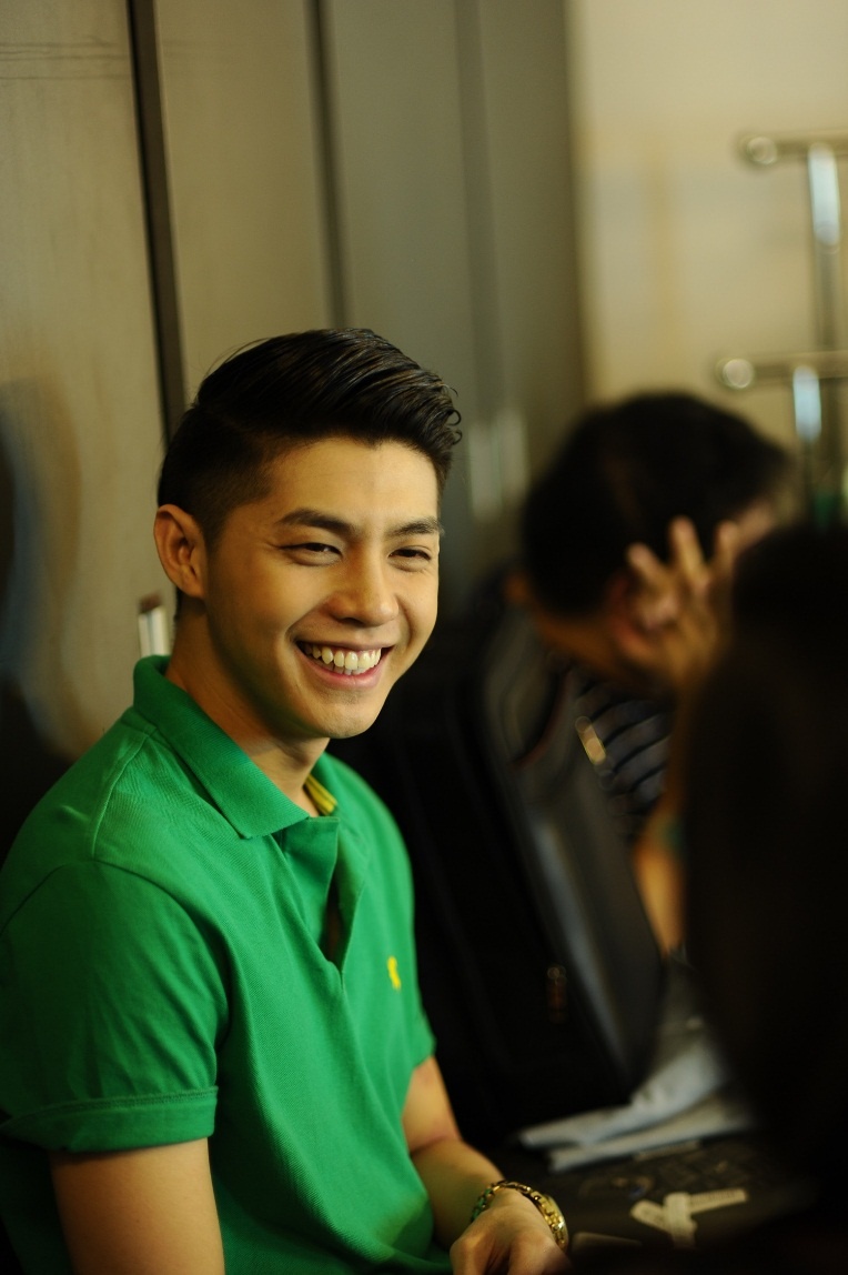 Là một ca sĩ năng động, Noo yêu thích một chiếc điện thoại vừa thời trang, vừa có nhiều tính năng tiện ích.