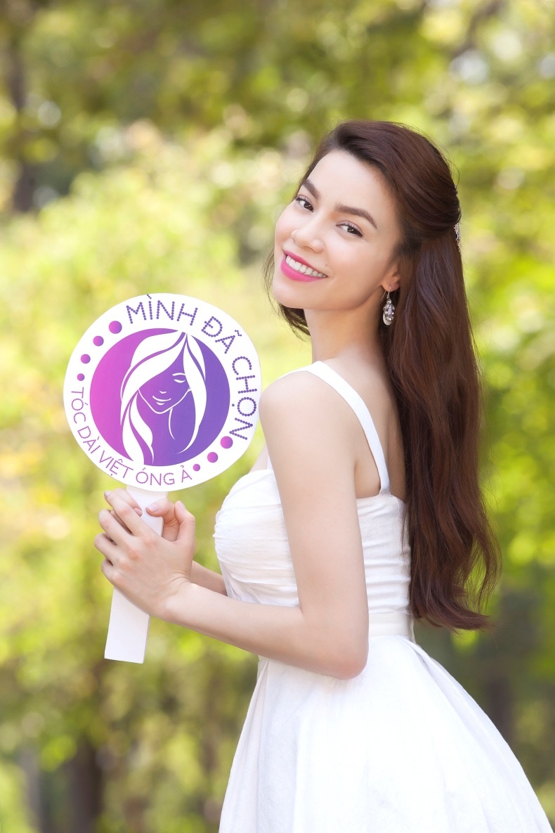 Giữ gìn mái tóc dài hơn 10 năm nay là một trong những quyết định đúng đắn nhất của Hà Hồ.