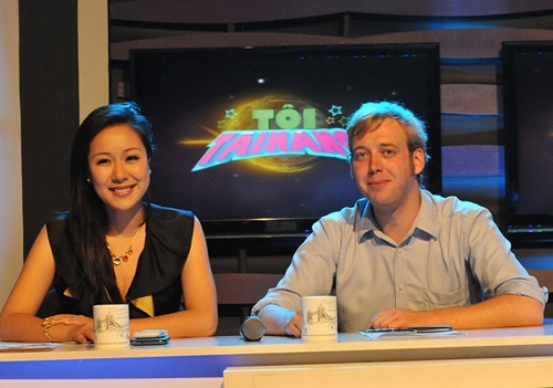 Ngô Phương Lan và chồng trong một chương trình truyền hình.