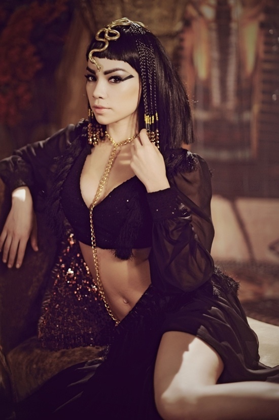 Kiểu tóc nữ hoàng Cleopatra mang lại sự mới lạ và cá tínhcho người đẹp.