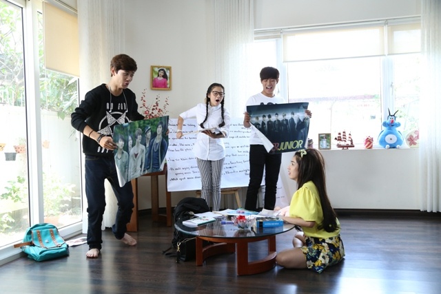 Đội Gà Rừng phải dùng đến chiêu “mỹ nam kế” để dụ Linh Napie học bài.