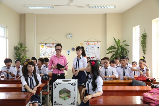 Cuộc so găng giữa Ngọc Ly đãng trí và quán quân môn tiếng Anh Minh Linh.