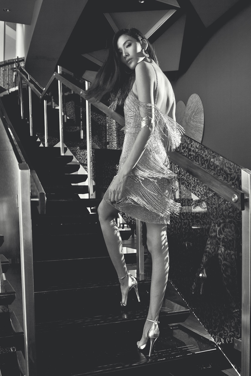 Bộ trang phục giúp Quán quân Việt Nam Next Top 2011 phô diễn vẻ đẹp của thân hình mảnh mai, uyển chuyển.