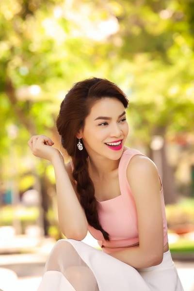 Hồ Ngọc Hà lần đầu tiên đảm nhận vai trò vedette trong một vở nhạc kịch tôn vinh mái tóc dài Việt.