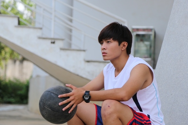 Gin Nguyễn vào vai cậu học trò Hoàng Nam tăng động, mê thể thao và lười học.