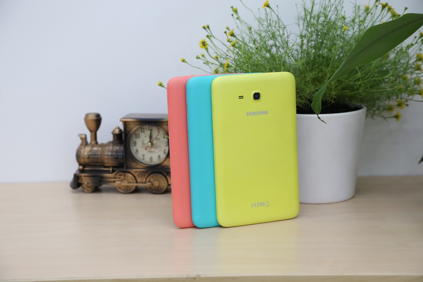 Với 3 màu mới trẻ trung của Samsung Tab 3 Lite mang đến cho bạn sự trẻ trung, sôi nổi.