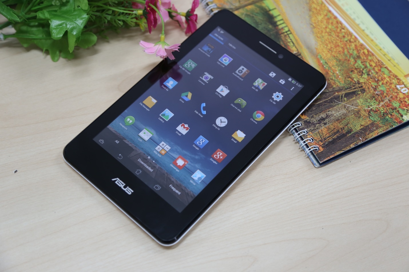 Mua Asus Fonepad Dual Sim trong tháng 5 tại Thế giới di động, khách hàng sẽ được nhận thêm sim data 3G miễn phí 1,8 GB/tháng liên tục suốt 12 tháng.