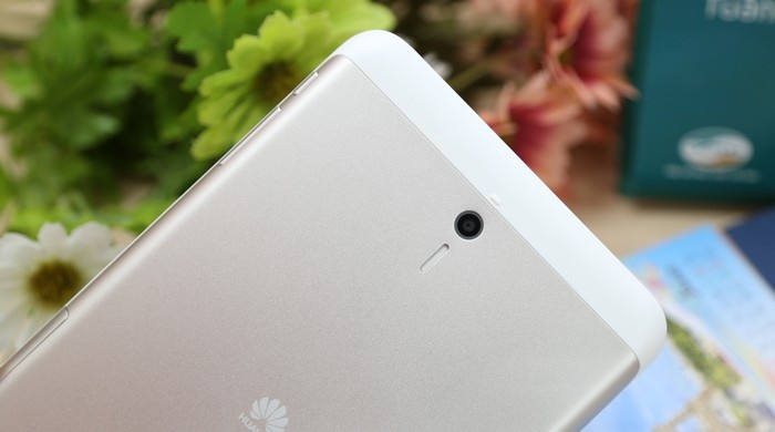 Khách hàng được nhận thêm bộ quà tặng gồm sim VinaPhone 10 số và thẻ nhớ 8G khi mua Huawei Youth 2 tại hệ thống Thế giới di động trong tháng 5 này.