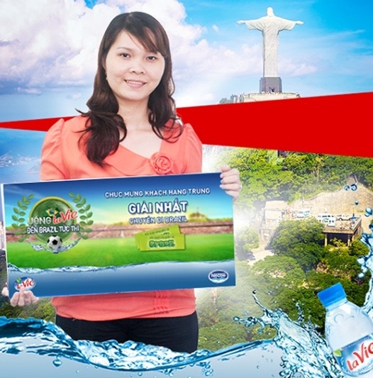 Chủ nhân của chuyến du lịch Brazil vừa lộ diện. Ngoài ra, hàng trăm khách hàng khác đã sở hữu TiViLCD Samsung 40’’, smartphone Samsung Galaxy, hàng nghìn người đã trúnggiải tư là các thùng nước La Vie.