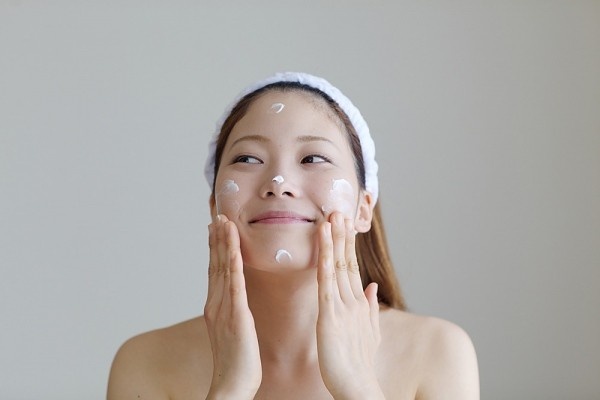 Dù da bạn thuộc loại nào, việc dùng kem dưỡng ẩm vẫn là điều vô cùng cần thiết.