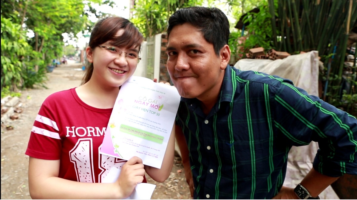 Ngọc Huyền hạnh phúc nhận tấm vé tham dự chương trình Cô gái ngày mới của Hazeline