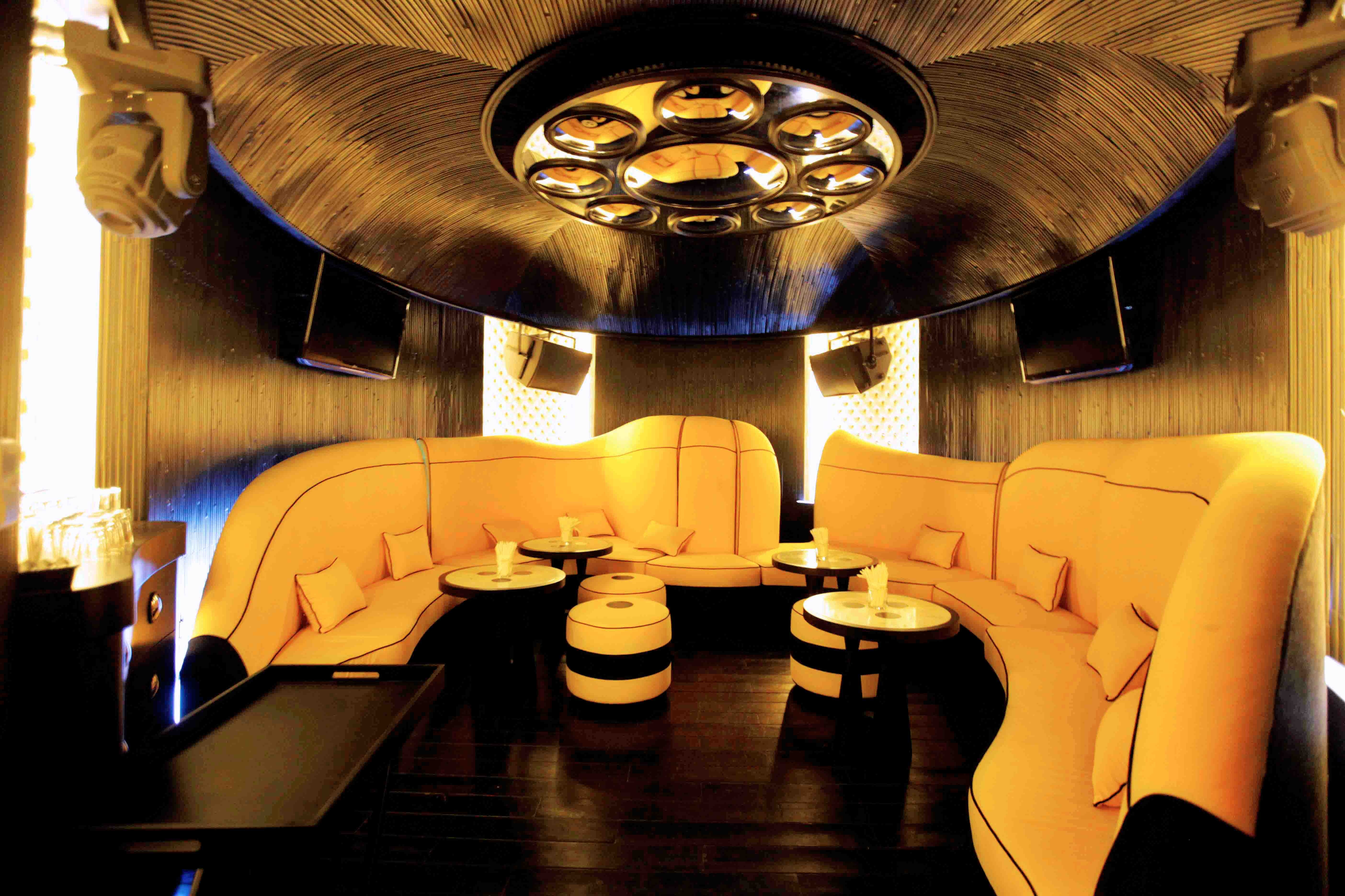 M Nightclub & Lounge: San sang truoc gio G hinh anh