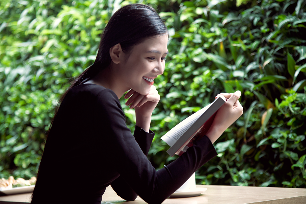 Cà phê Sách Huy Hoang Bookstore là nơi lý tưởng để đọc sách và nhâm nhi cà phê.