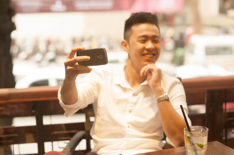 Khoảnh khắc “tự sướng” của Vlog Huy Me.