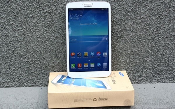 Galaxy Tab 3 8.0 được trang bị bộ vi xử lý dual core Cortex A9, tốc độ 1.5GHz. Camera phía sau có độ phân giải 5MP trong khi phía trước là 1.3MP cho đàm thoại video.
