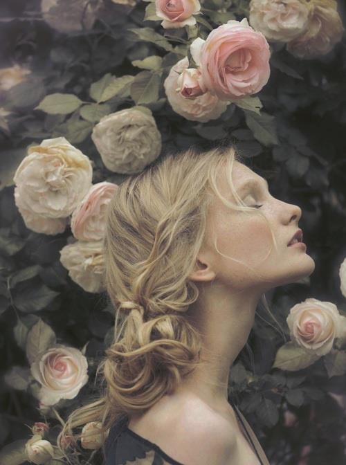   Hương hoa hồng Pháp thanh lịch và lôi cuốn dành cho cô gái công sở.