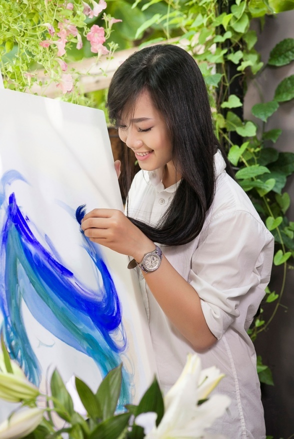 Mái tóc khỏe, không bị chẻ ngọn có tác dụng như một chiếc cọ vẽ thần kỳ.