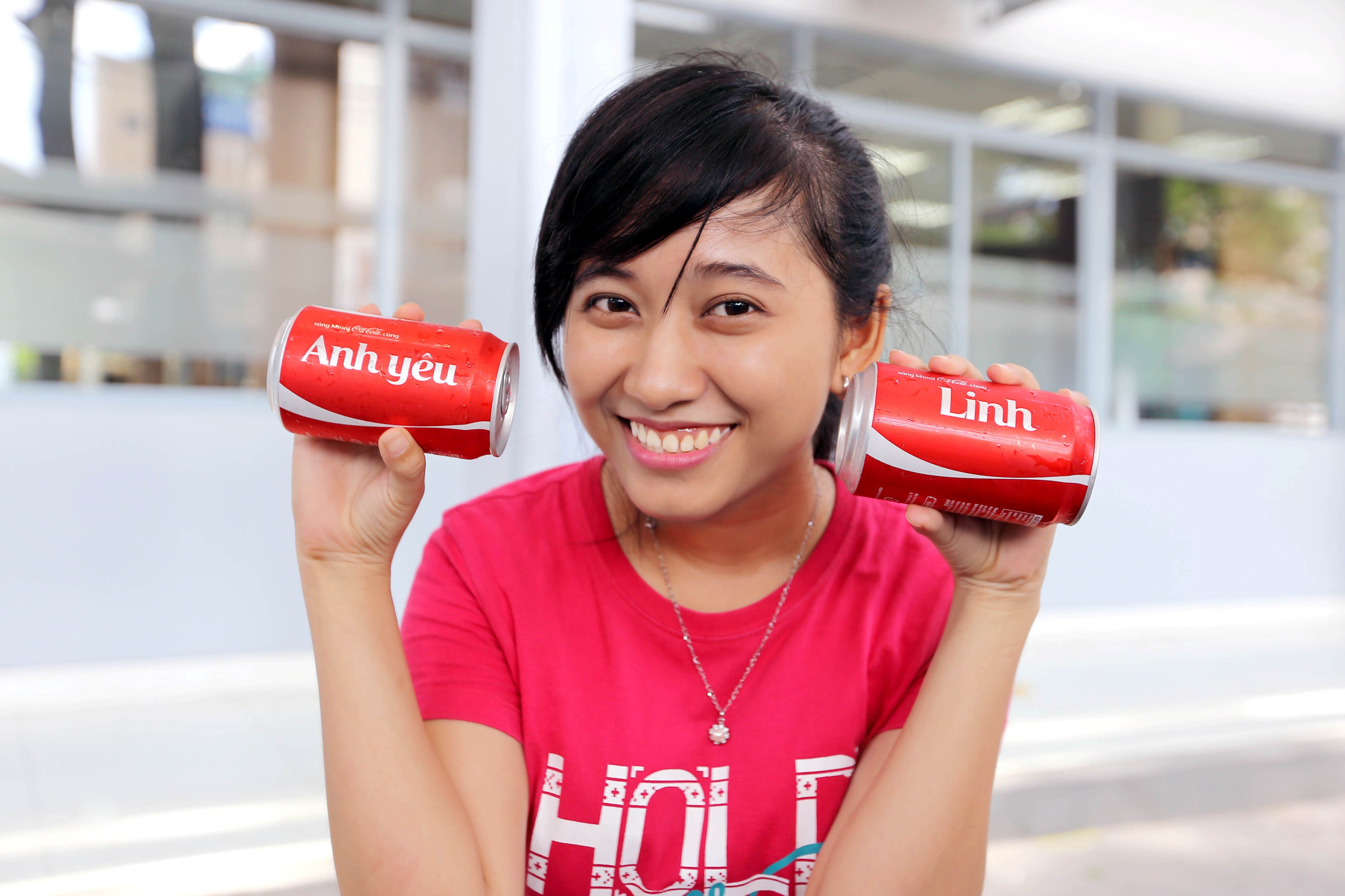 Coca-Cola in ten nguoi tieu dung len nhan san pham hinh anh