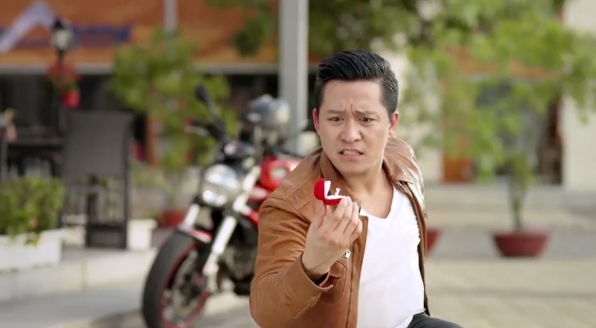 Vẻ mặt khó hiểu của mỹ nam Tuấn Hưng khi bị Vân Trang từ chối.